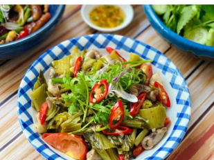 Dồi trường xào cải chua