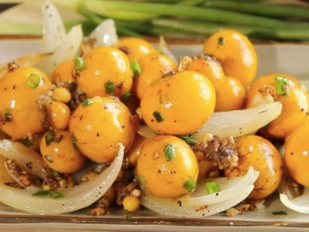 Trứng non xào hành tây