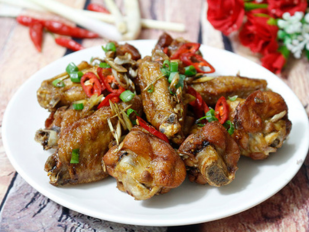 Cánh gà xào sả ớt