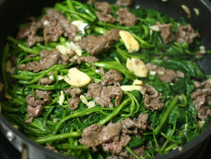 Rau muống xào bò